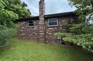 631 Wellington Dr, Hempfield Township, PA 15601 - Photo 15
