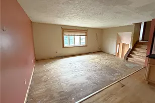 631 Wellington Dr, Hempfield Township, PA 15601 - Photo 3
