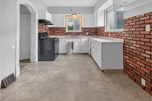 1630 Leolyn St, Pittsburgh, PA 15210 - Photo 9