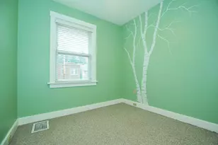 329 W Penn Pl, Friendship Park, PA 15224 - Photo 3