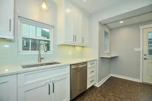 329 W Penn Pl, Friendship Park, PA 15224 - Photo 7