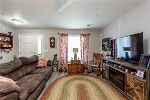 559 Sunview Cir, Derry Township, PA 15650 - Photo 15