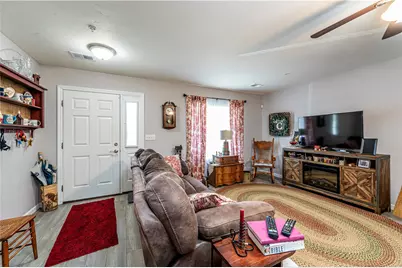 559 Sunview Cir, Derry Township, PA 15650 - Photo 13