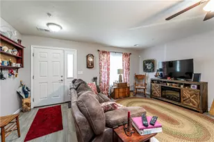 559 Sunview Cir, Derry Township, PA 15650 - Photo 13