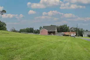 880 E Hill Dr, New Kensington, PA 15068 - Photo 35