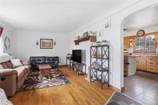 725 Broad St, Mount Pleasant Township, PA 15666 - Photo 3