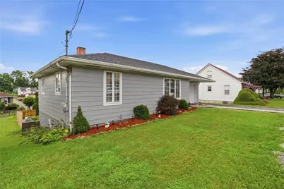 725 Broad Street, Mount Pleasant Township, PA 15666 - Photo 25