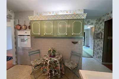 327 Holyoke Rd, Center Township, PA 16001 - Photo 13