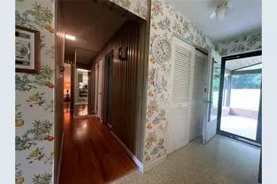 327 Holyoke Rd, Center Township, PA 16001 - Photo 15