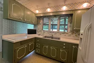 327 Holyoke Rd, Center Township, PA 16001 - Photo 15