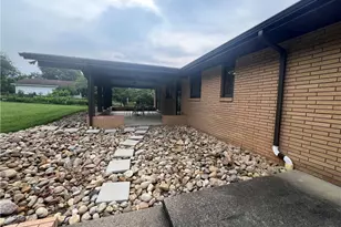 327 Holyoke Rd, Center Township, PA 16001 - Photo 23