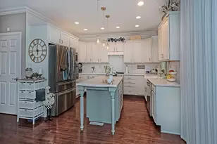 575 E Vanderbilt Dr, Adams Township, PA 16046 - Photo 7