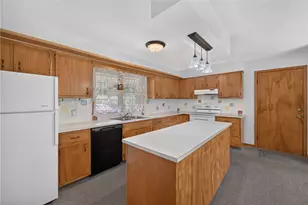 21 Evergreen Dr, Hempfield Township, PA 16125 - Photo 3