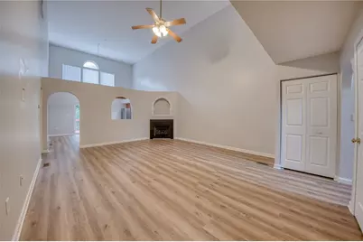 2115 Shawnee Dr, South Strabane, PA 15301 - Photo 5