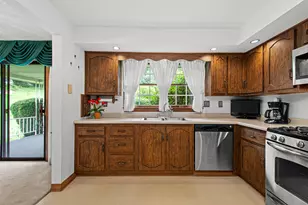 711 Valeria Dr, Canonsburg, PA 15317 - Photo 9
