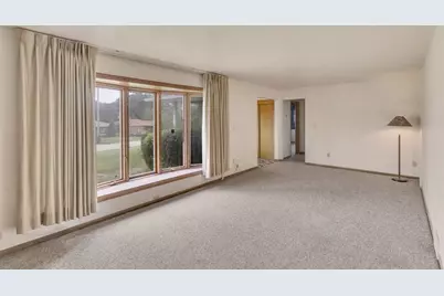605 Regina Dr, Forward Township, PA 15037 - Photo 13