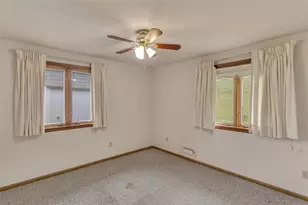 605 Regina Dr, Forward Township, PA 15037 - Photo 19