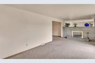 605 Regina Dr, Forward Township, PA 15037 - Photo 11