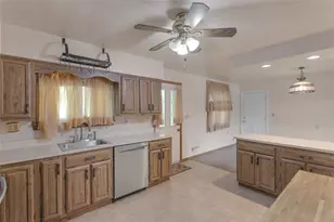 605 Regina Dr, Forward Township, PA 15037 - Photo 7