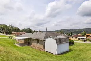 605 Regina Dr, Forward Township, PA 15037 - Photo 27
