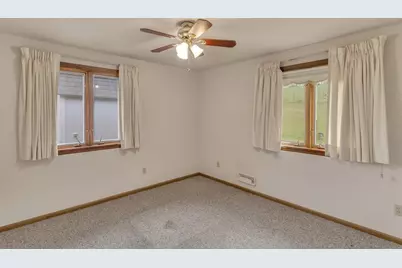 605 Regina Dr, Forward Township, PA 15037 - Photo 19