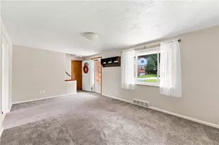 1134 Cardinal Dr, Scott Township, PA 15243 - Photo 3
