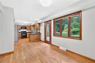 267 Kinvara Dr, Ross Twp, PA 15237 - Photo 9