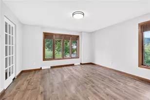 267 Kinvara Dr, Ross Twp, PA 15237 - Photo 17