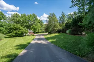 226 Antique Ln, Unity Township, PA 15650 - Photo 7