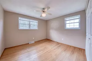 110 York Dr, Ross Twp, PA 15214 - Photo 9