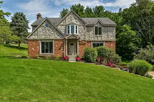 10022 Oakridge Dr, Pittsburgh, PA 15090 - Photo 1