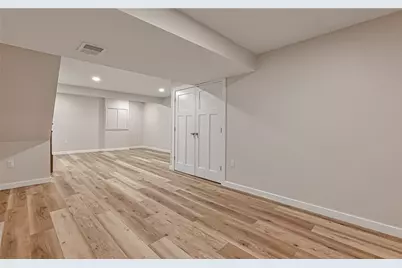 10022 Oakridge Dr, Pittsburgh, PA 15090 - Photo 11