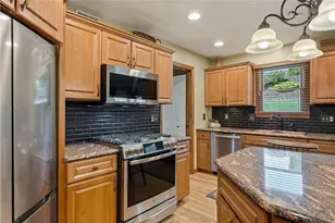 721 Stonebridge Dr, North Huntingdon, PA 15642 - Photo 21