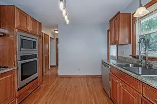 1460 Mohican Dr, Pittsburgh, PA 15228 - Photo 9