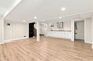 13 Cypress Dr, Carnegie, PA 15106 - Photo 3