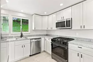 13 Cypress Dr, Carnegie, PA 15106 - Photo 11