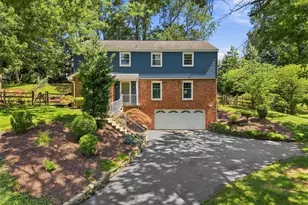 2489 Southvue Dr, Pittsburgh, PA 15241 - Photo 1