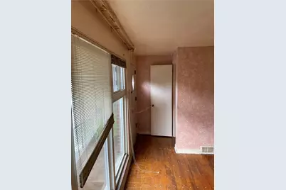 543 Lucia Dr, Wilkins Township, PA 15221 - Photo 5
