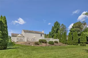 204 Trillium Dr, Cranberry Township, PA 16066 - Photo 3