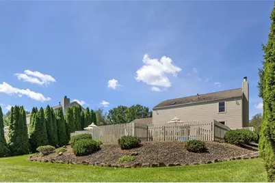 204 Trillium Dr, Cranberry Township, PA 16066 - Photo 5