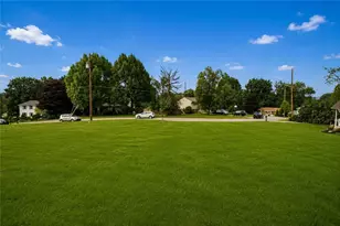 128 Lansdowne Dr, Moon/Crescent Twp, PA 15108 - Photo 3