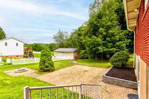 217 Edgewood Ave, Aliquippa, PA 15001 - Photo 7