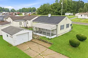 1712 Gretchen Ave, New Castle, PA 16101 - Photo 5