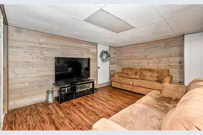 717 June Lee St, Ellwood City, PA 16117 - Photo 17