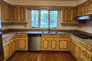 2103 Menold Dr, Pittsburgh, PA 15101 - Photo 11