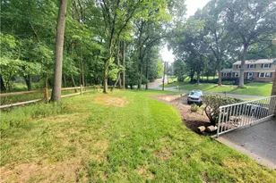 2103 Menold Dr, Pittsburgh, PA 15101 - Photo 27