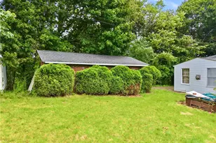 1295 Stoops Ferry Rd, Moon/Crescent Twp, PA 15108 - Photo 25
