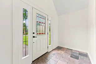 2324 Forest Dr, Pittsburgh, PA 15235 - Photo 3