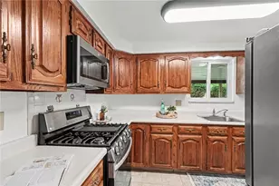 80 York Dr, Ross Twp, PA 15214 - Photo 9