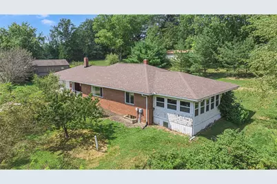 127 Blue Jay Way, Center Township, PA 15061 - Photo 5